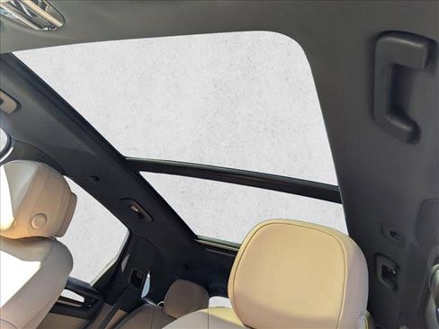 Used 2022 Porsche Cayenne image 15