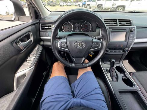 Used 2016 Toyota Camry SE image 29