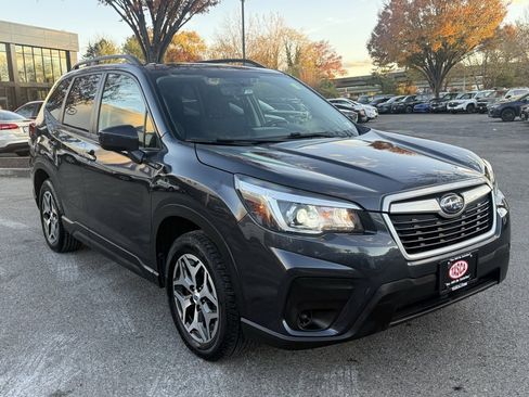 Used 2019 Subaru Forester Premium w/ All-Weather Package image 4