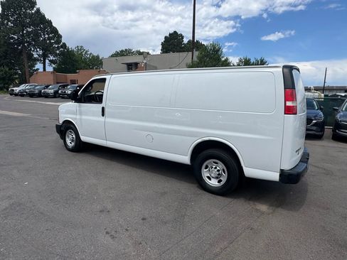 Used 2017 Chevrolet Express 3500 Extended image 4