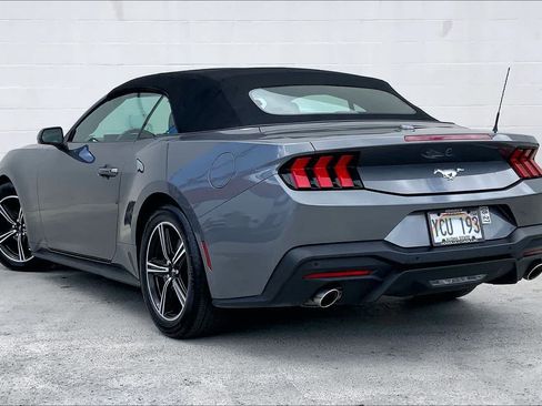 Used 2025 Ford Mustang Convertible RWD image 4