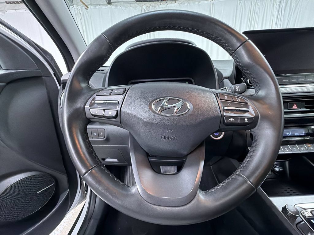 Used 2023 Hyundai Kona Limited AWD/4WD image 29