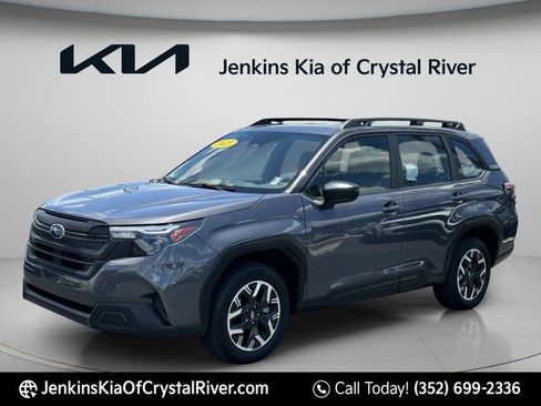 Used 2025 Subaru Forester AWD/4WD image 11