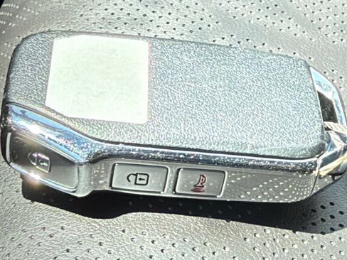 Used 2026 Kia Carnival FWD image 21