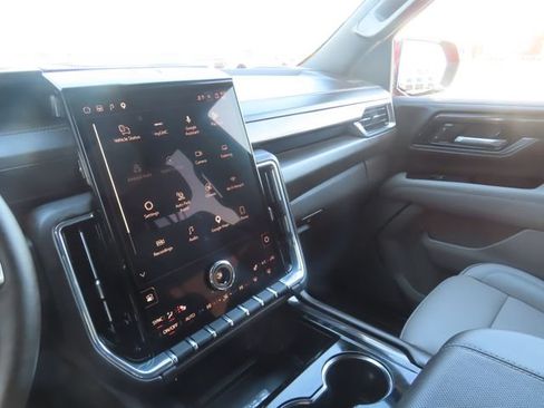 Used 2025 GMC Yukon Elevation AWD/4WD image 38