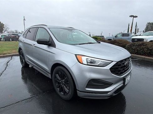 Used 2022 Ford Edge SE w/ Black Appearance Package image 2