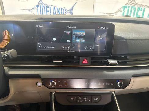 Used 2025 Kia Carnival EX FWD image 18