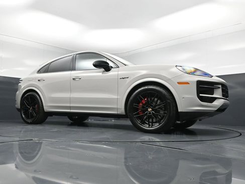 New 2025 Porsche Cayenne S AWD/4WD image 30