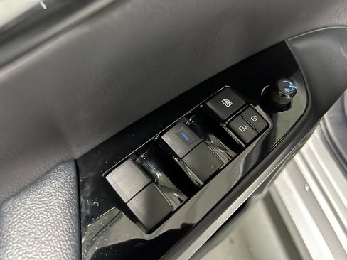 Certified 2022 Toyota Prius LE FWD image 34