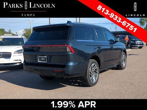 Used 2025 Lincoln Navigator Reserve AWD/4WD image 4