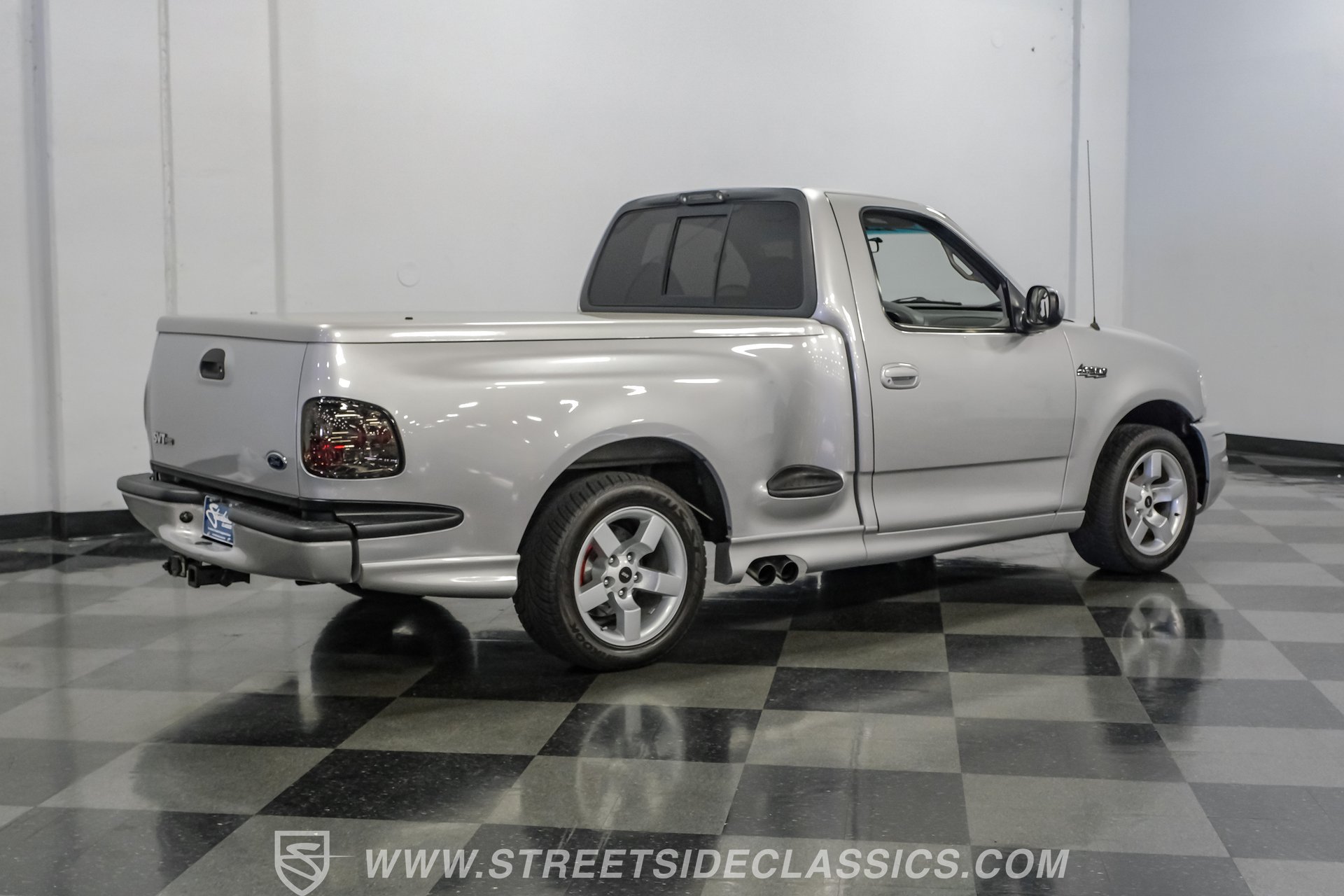 Used 2001 Ford F150 Lightning RWD image 13