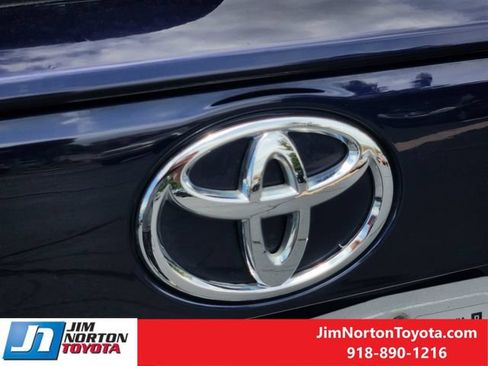 Used 2025 Toyota RAV4 XLE FWD image 11