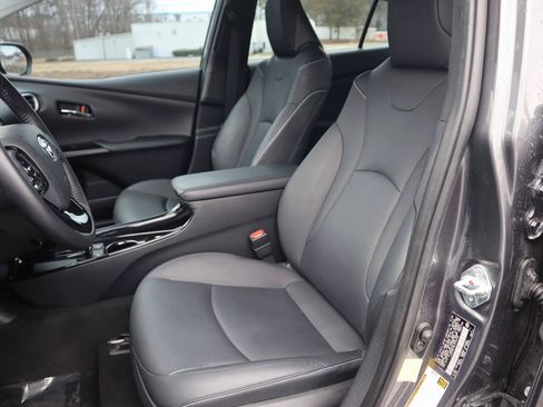 Used 2020 Toyota Prius Prime XLE image 2