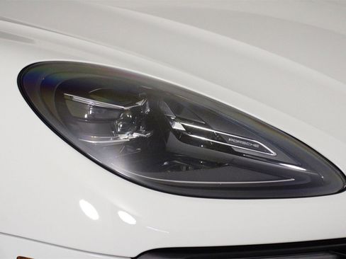 Used 2025 Porsche Macan image 28