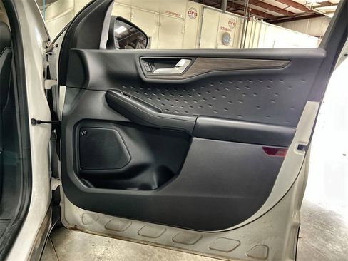 Used 2020 Ford Escape Titanium w/ Titanium Premium Package 2.0 image 38