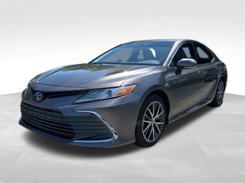 Used 2023 Toyota Camry XLE FWD image 2
