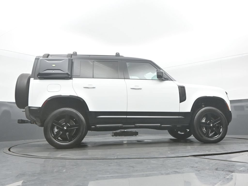 Used 2023 Land Rover Defender 110 X-Dynamic SE AWD/4WD image 33