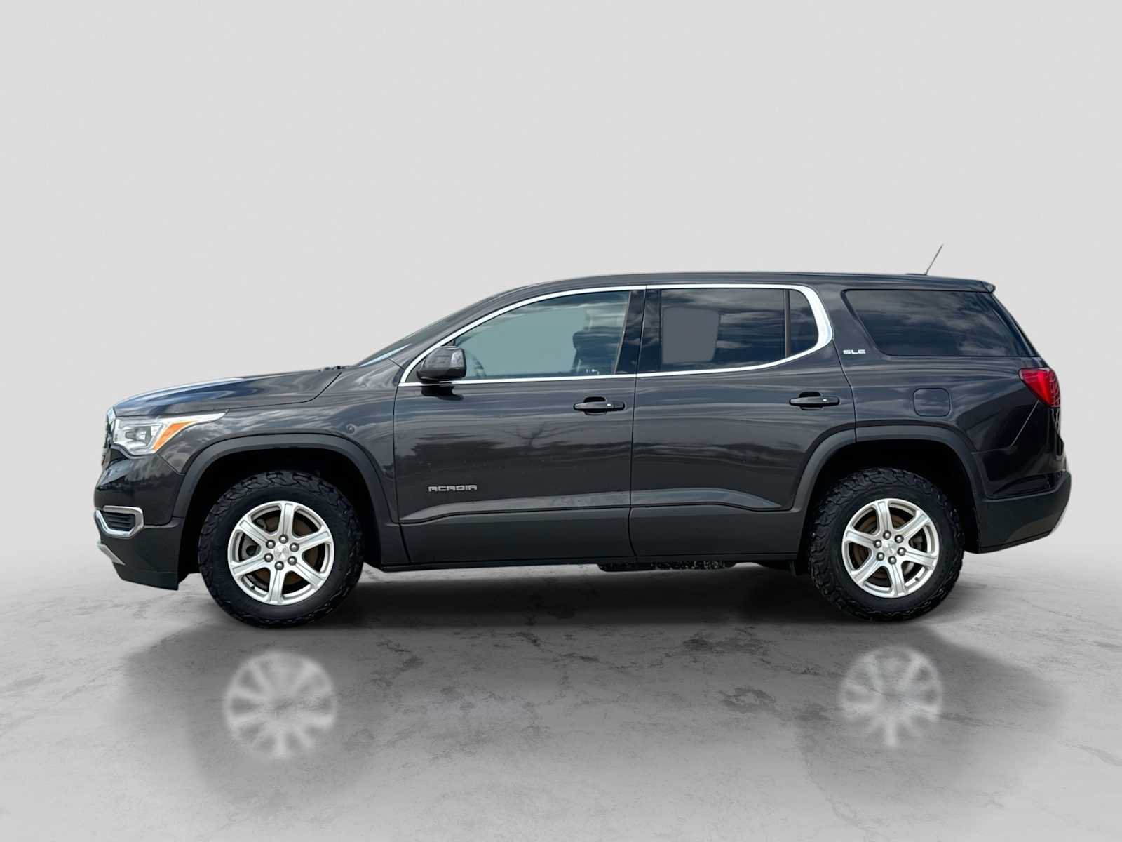 Used 2017 GMC Acadia SLE FWD image 3