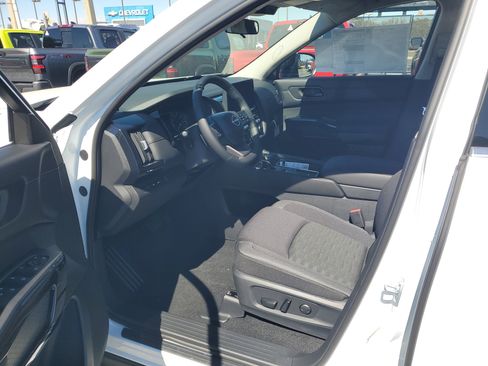 New 2026 Nissan Pathfinder SV image 8