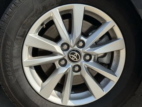 Used 2025 Toyota Camry LE FWD image 10