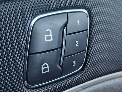 Used 2013 Lincoln MKZ Reserve image 33