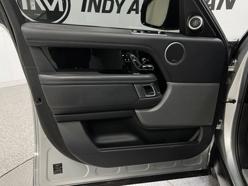 Used 2018 Land Rover Range Rover HSE image 16