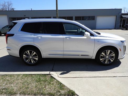 Used 2022 Cadillac XT6 Premium Luxury w/ Technology Package image 10