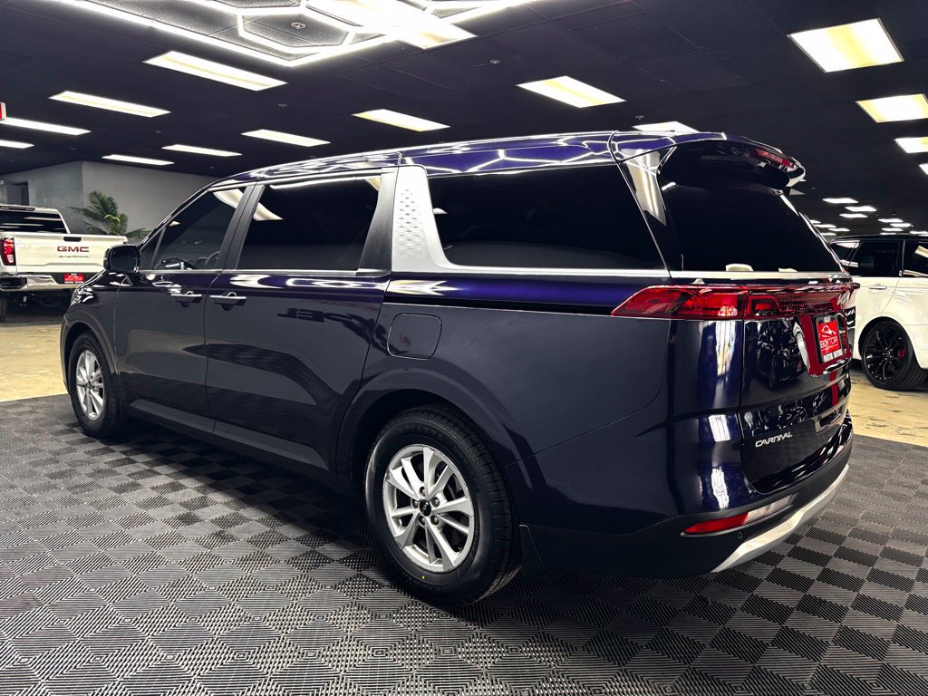 Used 2024 Kia Carnival LX FWD image 9
