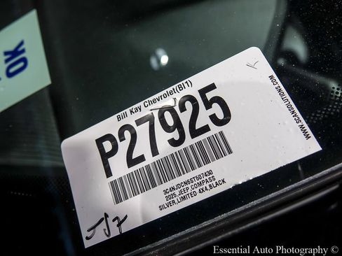 Used 2025 Jeep Compass Limited AWD/4WD image 30