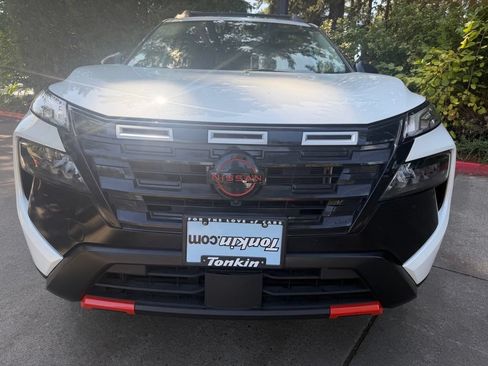 Used 2025 Nissan Rogue SV AWD/4WD image 9