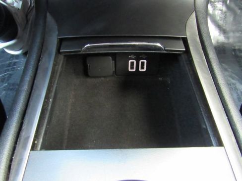 Used 2016 Lincoln MKC Premiere image 46