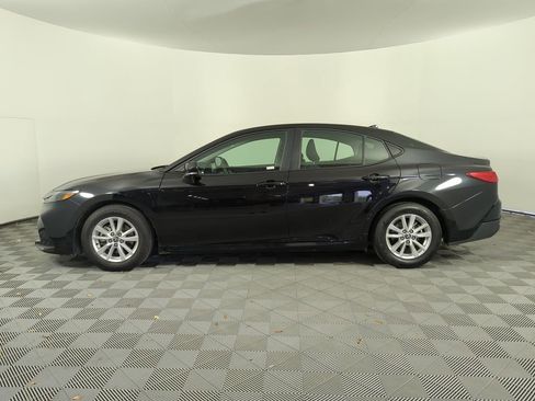Used 2025 Toyota Camry LE FWD image 8