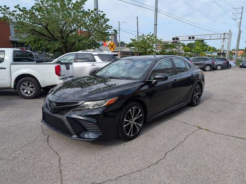 Used 2020 Toyota Camry SE FWD image 3