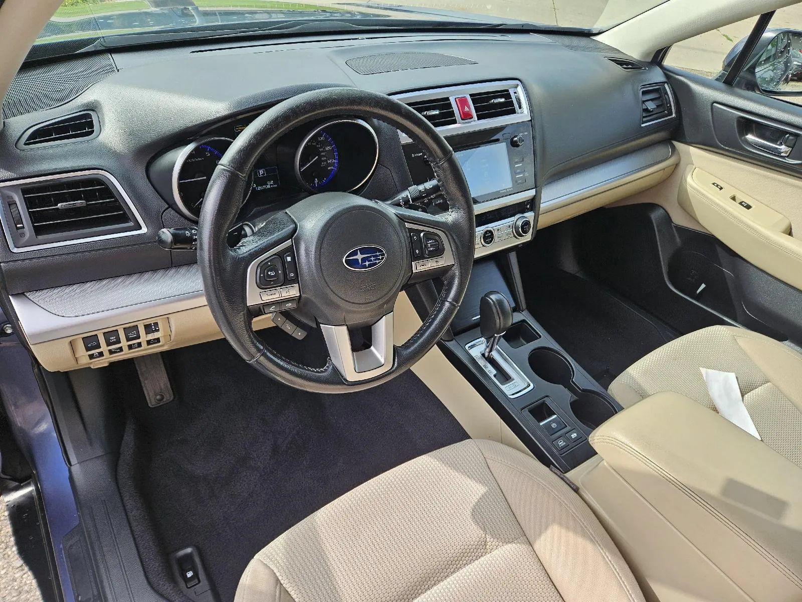 Used 2017 Subaru Outback 2.5i Premium AWD/4WD image 12