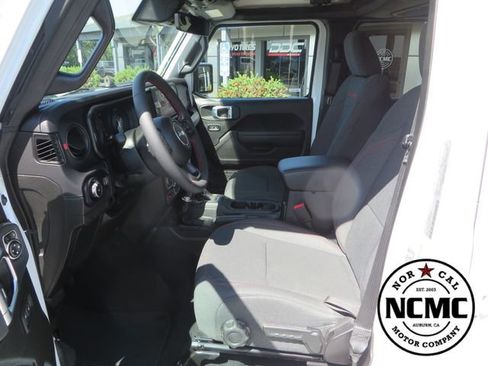 Used 2024 Jeep Wrangler Unlimited Rubicon w/ Technology Group AWD/4WD image 19