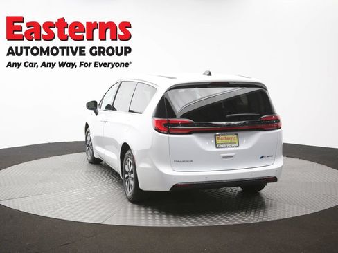 Used 2023 Chrysler Pacifica Touring-L FWD image 39