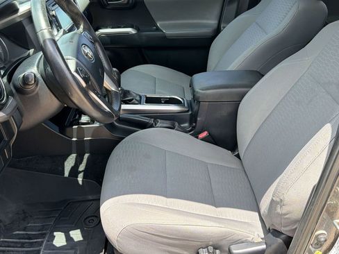 Used 2016 Toyota Tacoma SR5 w/ SR5 Appearance Package (SN) AWD/4WD image 5