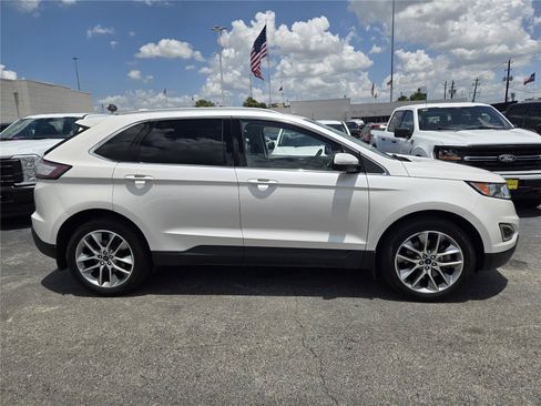 Used 2018 Ford Edge Titanium w/ Technology Package AWD/4WD image 3