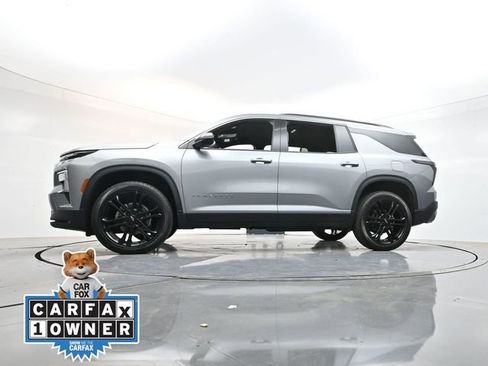 Used 2025 Chevrolet Traverse LT FWD image 32