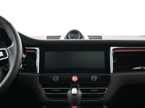 Certified 2026 Porsche Macan image 11