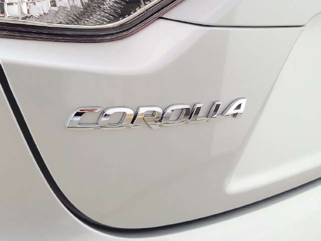 Used 2025 Toyota Corolla LE FWD image 9