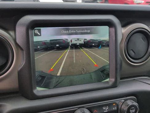 Used 2021 Jeep Gladiator Sport AWD/4WD image 29
