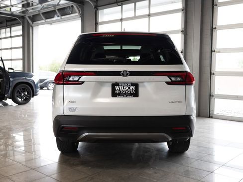 Certified 2024 Toyota Grand Highlander AWD image 4