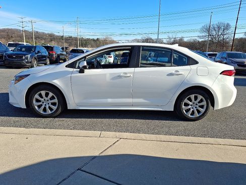 Used 2020 Toyota Corolla LE image 4