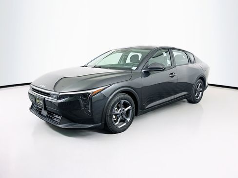 Used 2025 Kia K4 LXS image 3