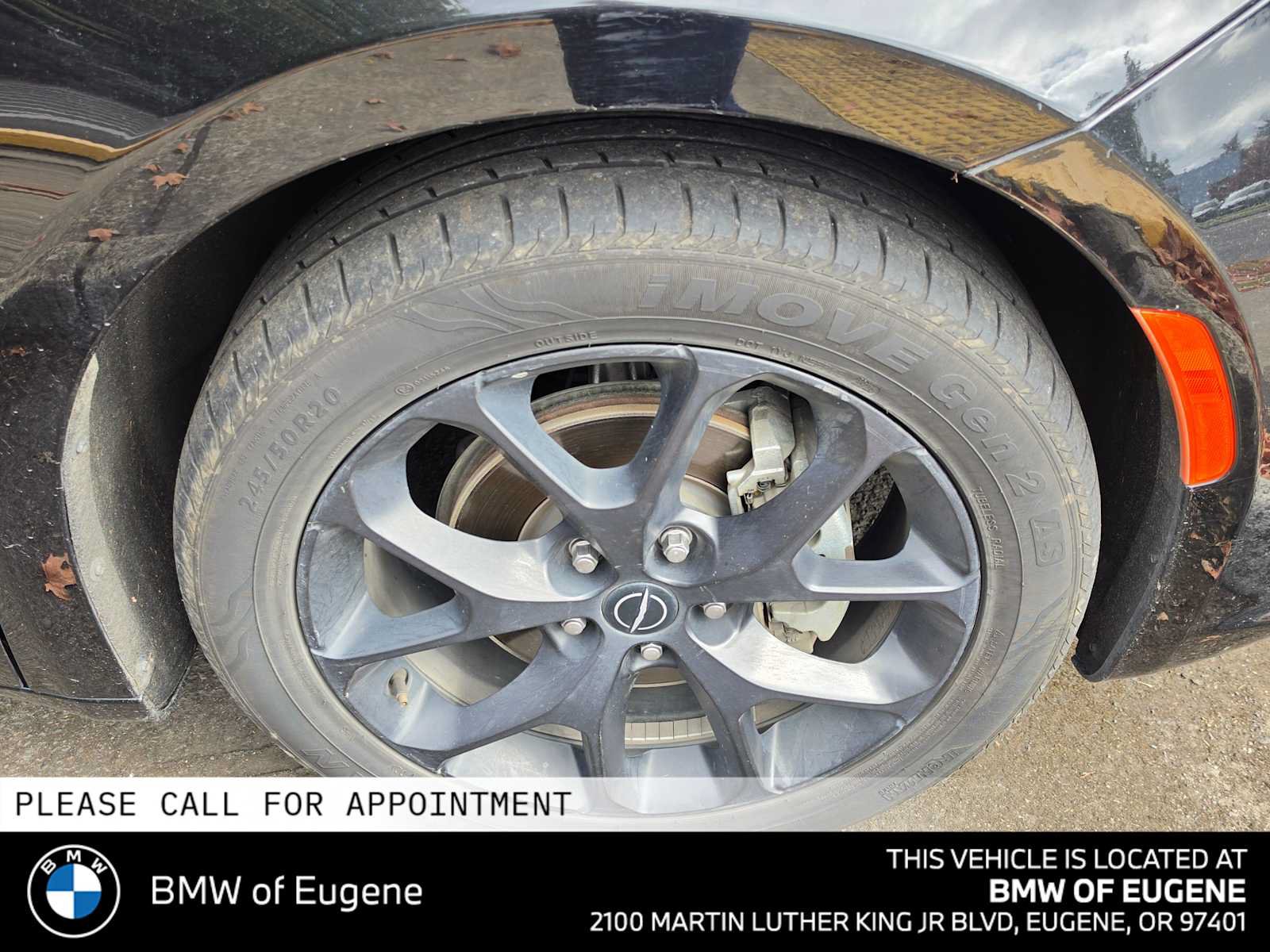Used 2025 Chrysler Pacifica Limited FWD image 9