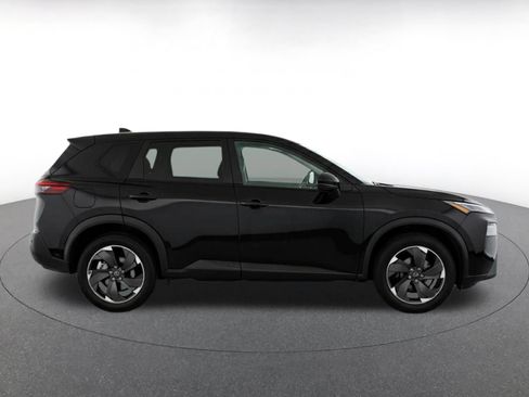 Used 2025 Nissan Rogue SV FWD image 10