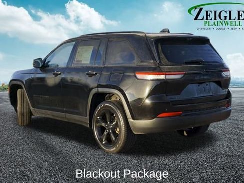 Used 2023 Jeep Grand Cherokee Limited w/ Luxury Tech Group II image 2