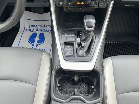 Used 2023 Toyota RAV4 XLE Premium image 16