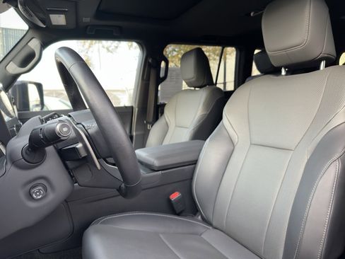 Used 2024 Lexus GX 550 image 10